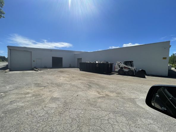 Stoller Building: 909-929 N. Coliseum Boulevard, Fort Wayne, IN 46805